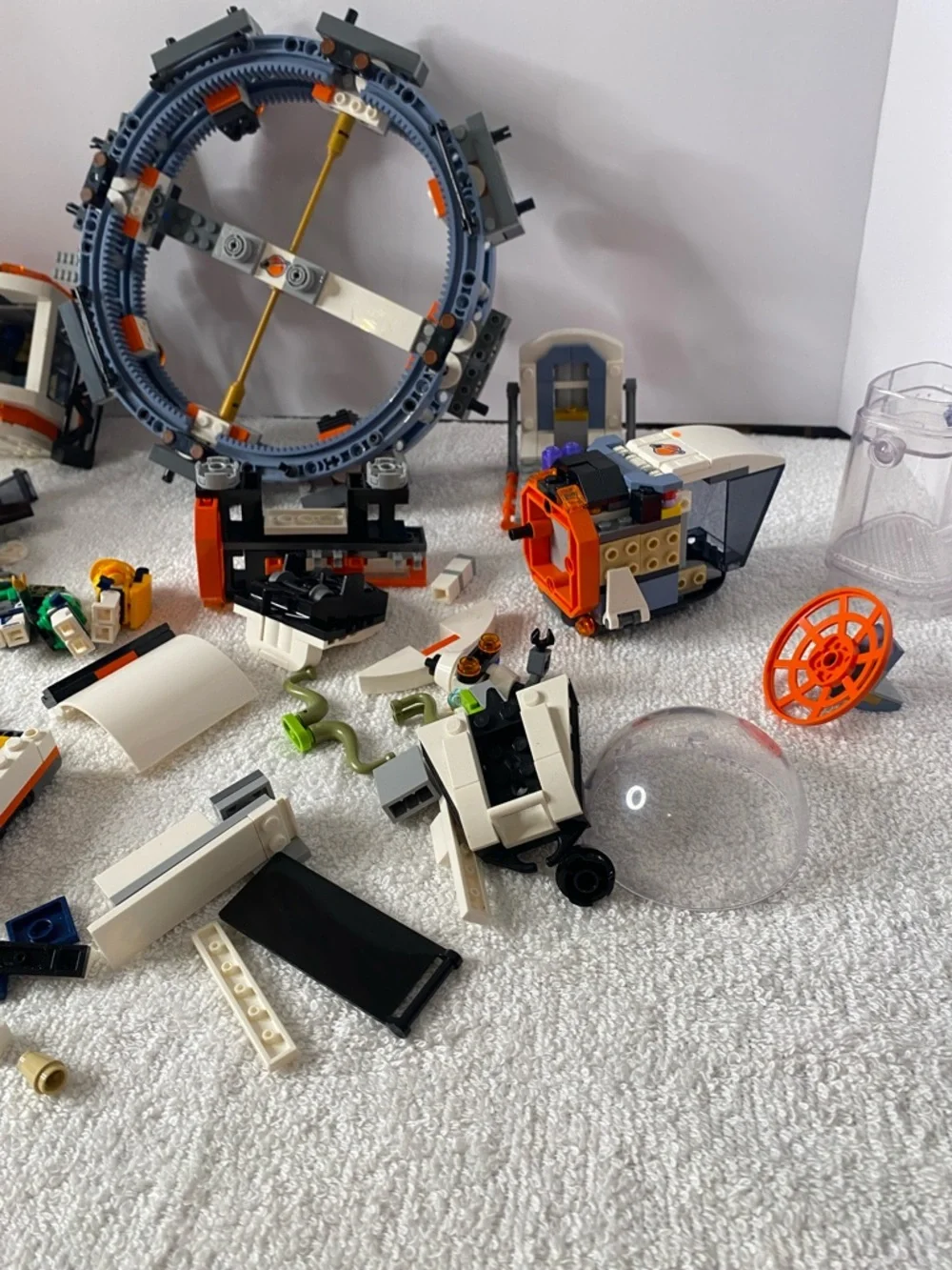 LEGO -  City Modular Space Station Science Toy 60433 incomplete parts - Picture 11 of 13